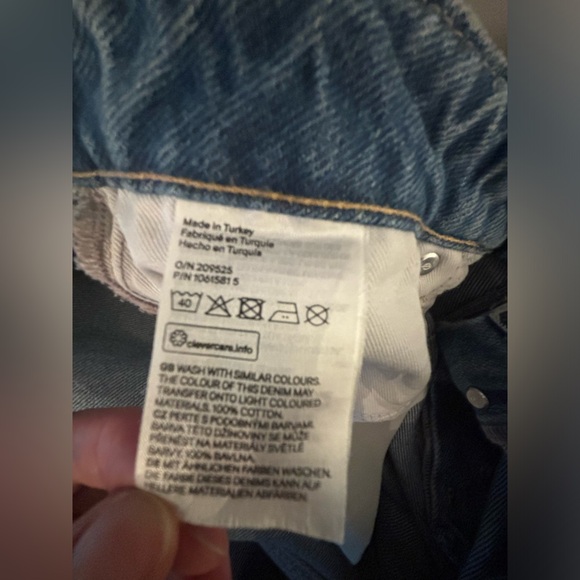 H & M wide-leg ripped medium blue women’s jeans, size 12. Button fly. EUC - Picture 5 of 5